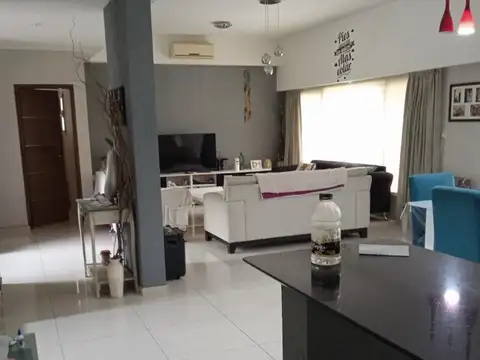 Casa en Alquiler Temporal con 2 cocheras