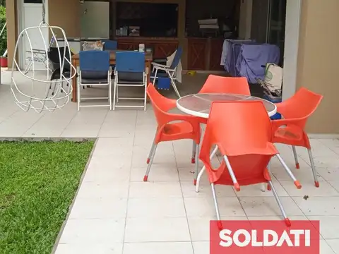 Casa 5 ambientes con 3 baños