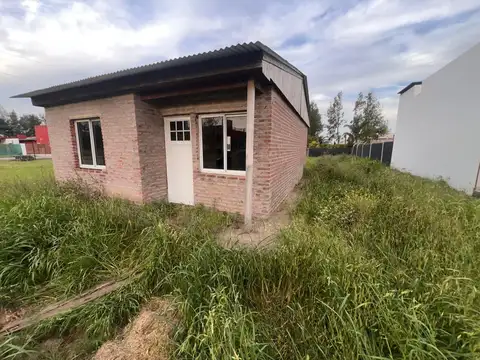 Casa de 2 dormitorios a terminar sobre lote de 400 m2, oportunidad