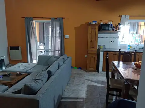 Casa 5 ambientes con 2 baños