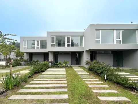 VENTA TOWNHOUSE 5 AMBIENTES EN LUCIERNAGA PILAR