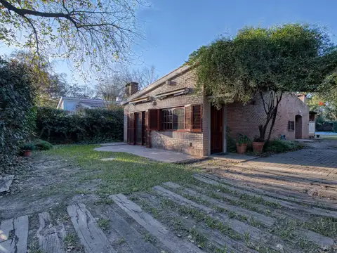 Casa en venta Oliveros 1 dormitorio jardin piscina cochera parrillero