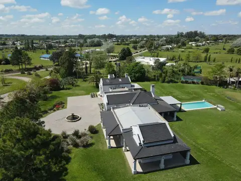VENTA STA. MATILDE CASA 8 AMB PILETA GREEN DE GOLF
