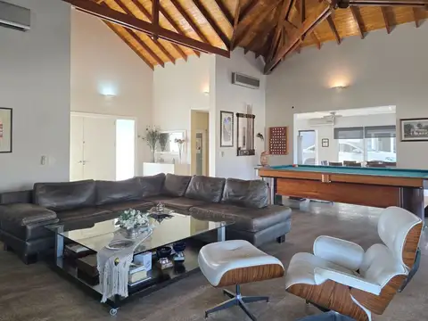 VENTA STA. MATILDE CASA 8 AMB PILETA GREEN DE GOLF