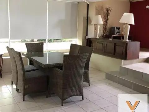 Casa en Venta - 3 Dormitorios 2 Baños - 900mts2 - Lujan