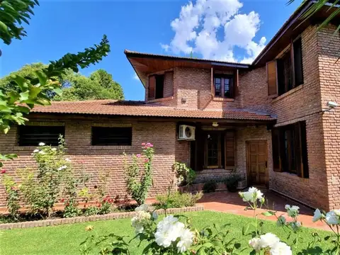 Excelente casa en venta, APTA CREDITO. RETASADA. Lisandro de la Torre esquina Necochea.