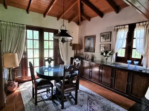 Casa 11 ambientes con 5 baños