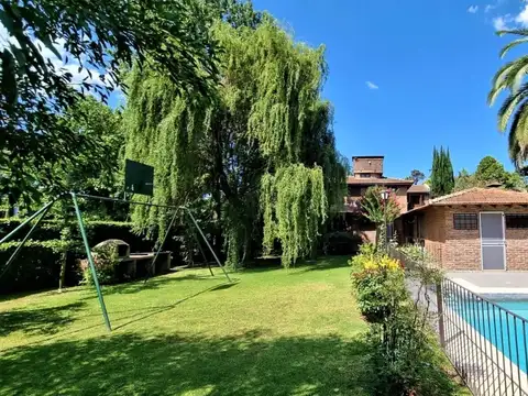 Excelente casa en venta, APTA CREDITO. RETASADA. Lisandro de la Torre esquina Necochea.