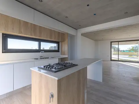 Casa 4 ambientes con 2 baños