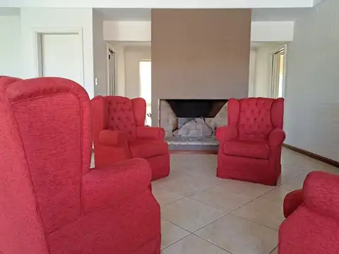 Casa 4 ambientes con 3 baños