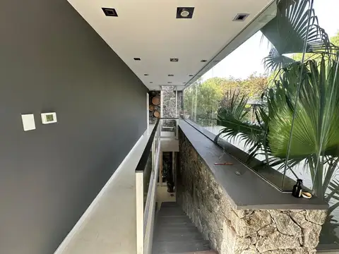 Casa 11 ambientes con 6 baños