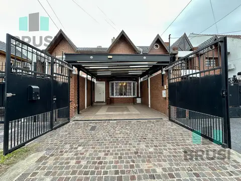 Casa en Venta con 2 cocheras