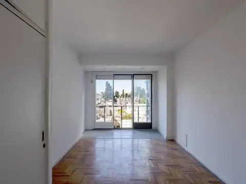 Av. Las Heras y Uriburu