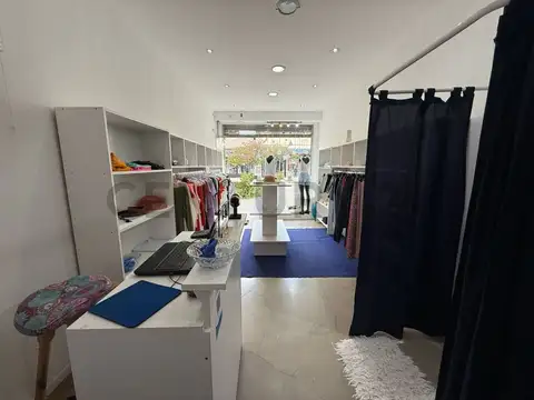 Venta fondo de comercio en Berisso - Av Montevideo entre 16 y 17