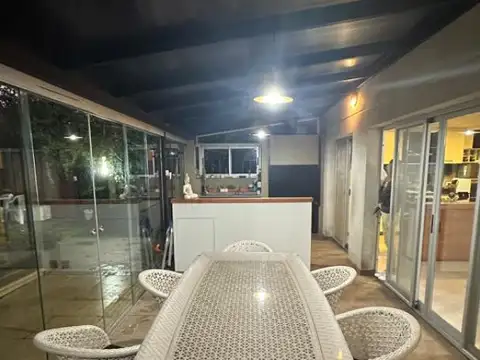 Casa en Venta con 3 cocheras