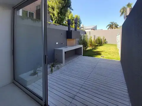 Excelente unidad 3 ambientes en complejo de categoría. jardín/terraza/parrila/cochera - Olivos