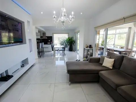 Casa 5 ambientes con 2 baños