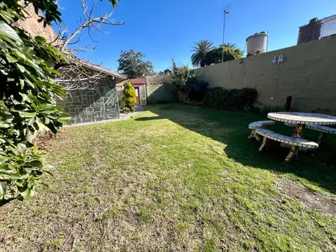 BERNAL CASA TRES AMBIENTES CON QUINCHO Y DOS AMB