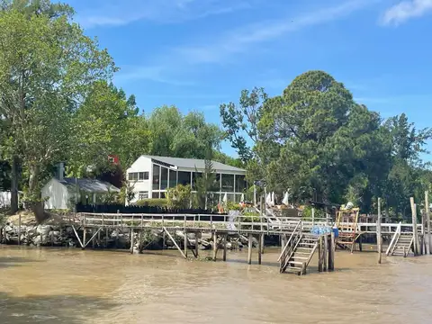 Parador gastronómico en venta sobre Rio San Antonio Delta Tigre con cabaña equipada