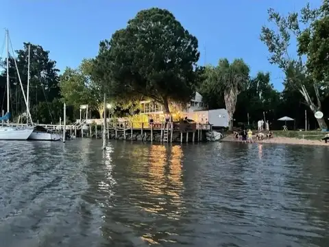 Casa en venta en San Antonio, oportunidad, frente al río, con vista abierta