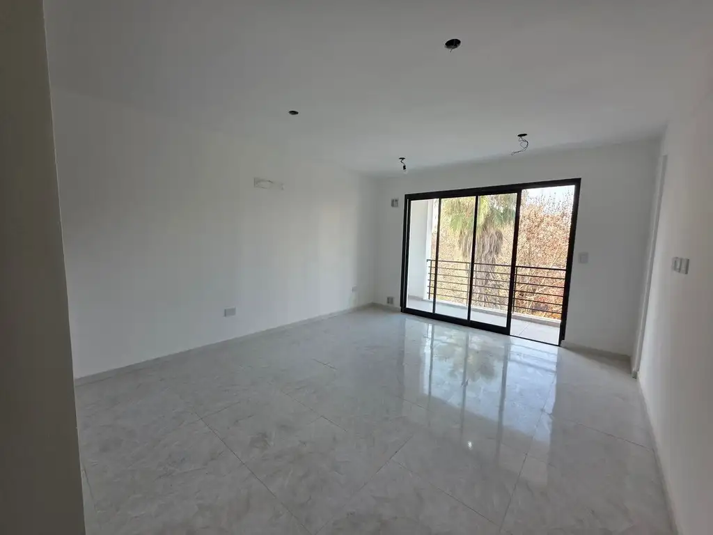 Calle 2 entre 61 y 62 1400