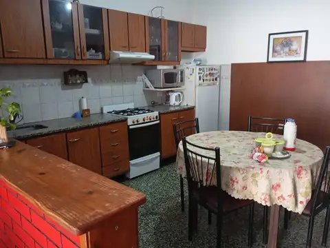 VENTA. CASA MAS DEPTO LA TABLADA. LOTE PROPIO. MULTFAMIILIAR.