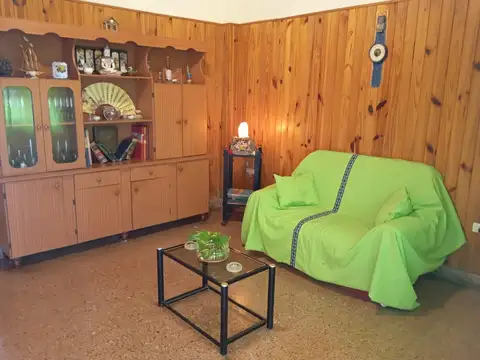 VENTA. CASA LA TABLADA. LOTE PROPIO. MULTFAMIILIAR.