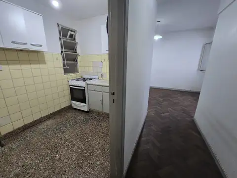Carlos Calvo 3700, Piso 1