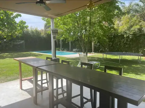 Casa en Alquiler Temporal con 3 cocheras