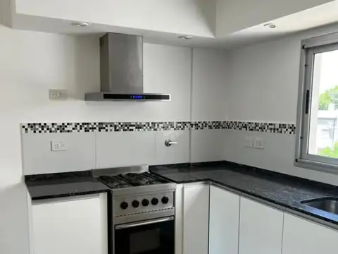 Depto Tipo Casa 5 ambientes con 2 baños