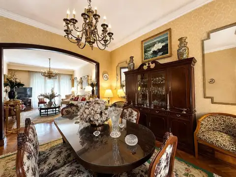 VENTA CASA 5 AMBIENTES  TERRAZA, COCHERA, PATIO CON POTENCIAL  COMERCIAL