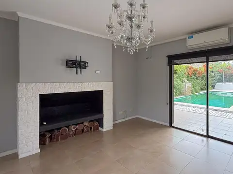 Casa en Alquiler con 3 cocheras