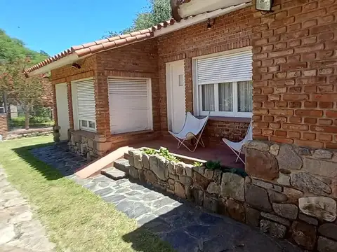 Casa en  La Cumbre 2 dormitorios con excelente patio mas un departamento