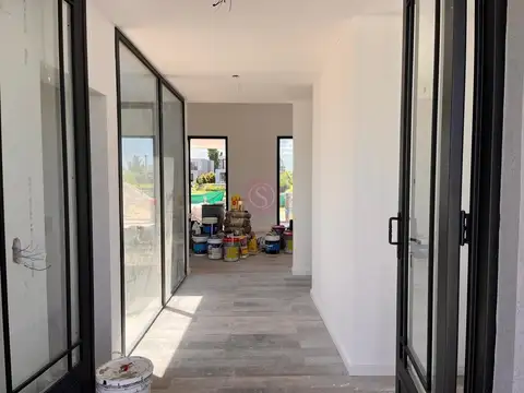 Casa 6 ambientes con 4 baños