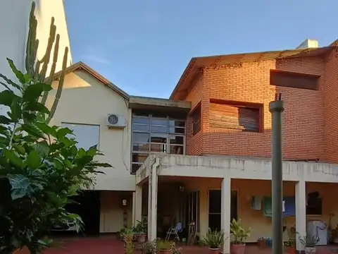 Casa en venta cuatro dormitorios con patio