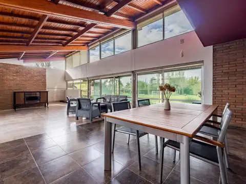 Casa 6 ambientes con 4 baños