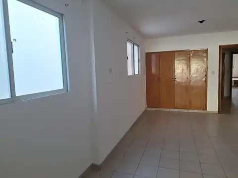Casa en Alquiler con 1 cochera