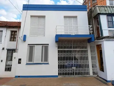 (A399) Casa céntrica y amplia