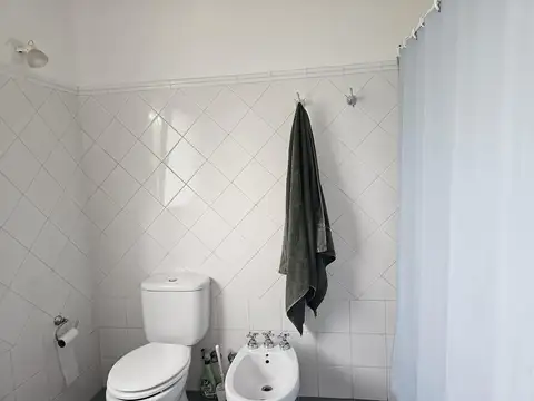 Casa 6 ambientes con 4 baños