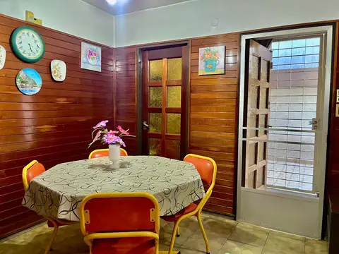 Casa 4 ambientes con 2 baños