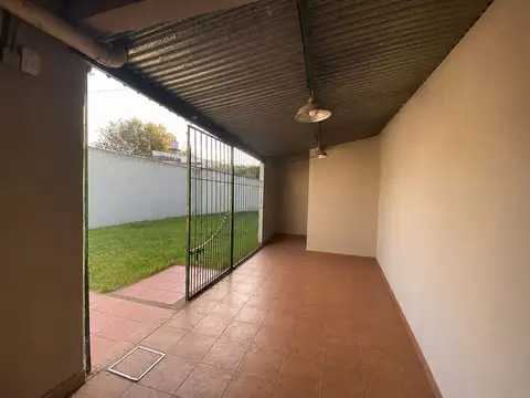 Casa 3 ambientes con 2 baños