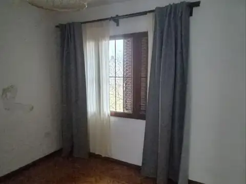 Departamento 6 ambientes con 1 baño