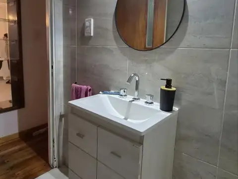 Departamento en Pasillo de 2 Dormitorios con Terrazas, Parrillero y Lavadero – Zona Parque Independe