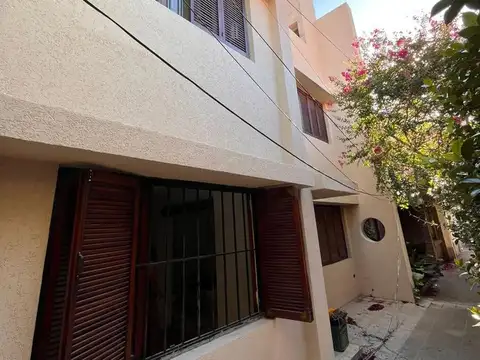 Departamento en Pasillo de 2 Dormitorios con Terrazas, Parrillero y Lavadero – Zona Parque Independe