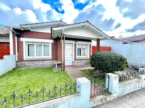 Venta casa 3 ambientes amplio parque y garage 