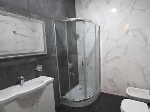 Depto Tipo Casa en Alquiler con 1 cocheras