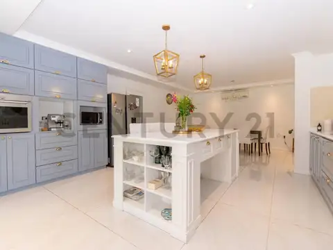 Casa en Venta con 4 cocheras