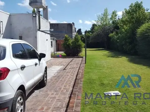 Casa en Venta con 4 cocheras