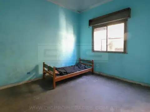 Baigorria al 2400 entre Marconi y Velez Sarfield