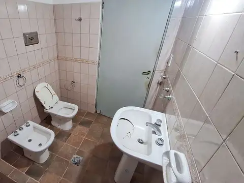 Casa 5 ambientes con 1 baño